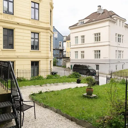 Dinbnb I Historical Building I 50m To Museum Appartement *
