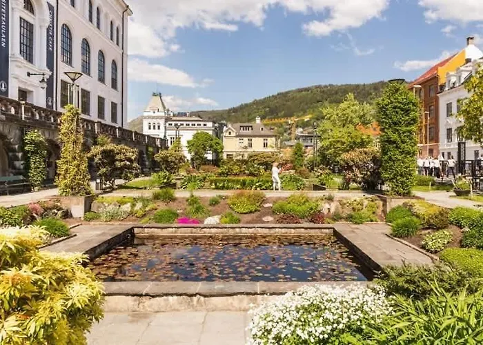 Dinbnb I Historical Building I 50m To Museum Appartamento Bergen